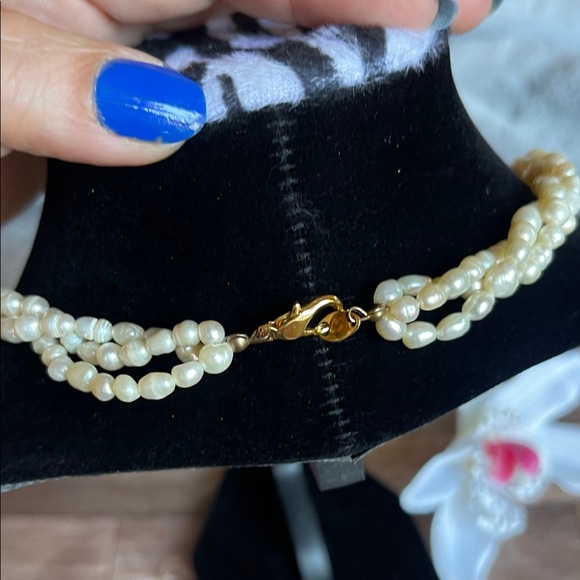 Classic Cream Pearl Necklace - Picture 3 of 6